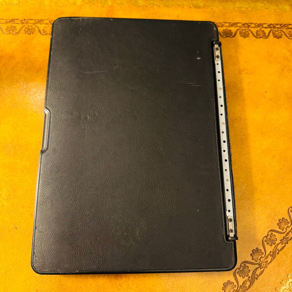 Apple iPad Black Keyboard Case - Picture 4 of 4